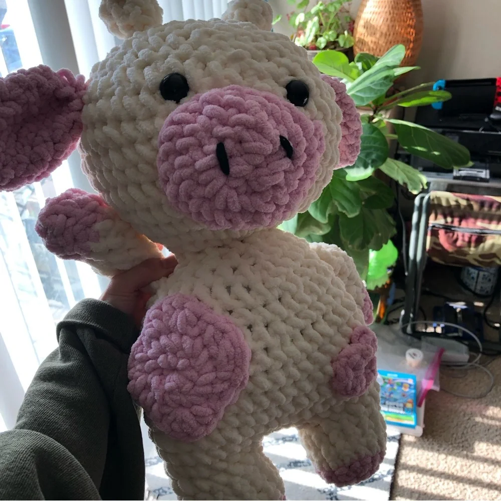 Jumbo size 18’ Handmade crochet Cow 🐮 - Picture 3 of 3